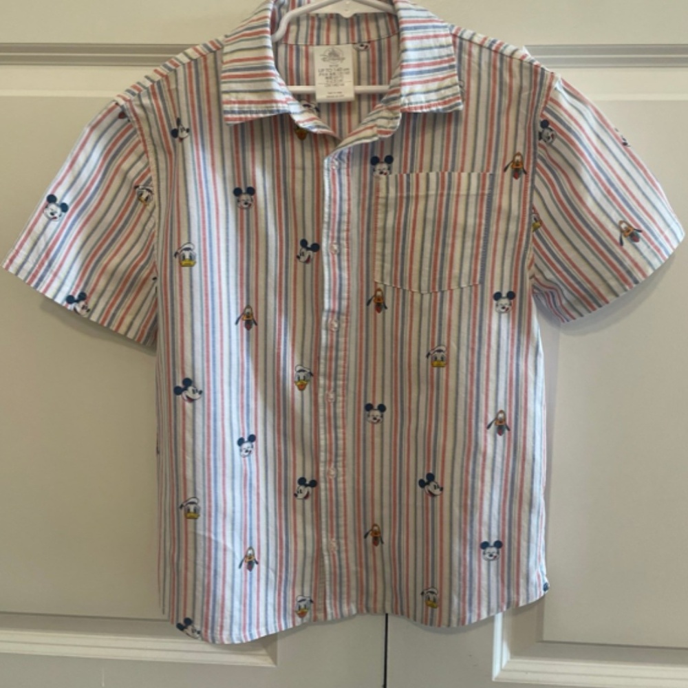 Disney Mickey and crew button down boys shirt size is 9/10